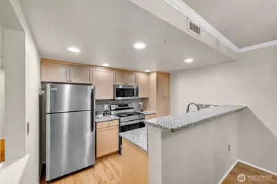 25235 SE Klahanie Boulevard #N102, Sammamish, WA 98029 - Photo 11