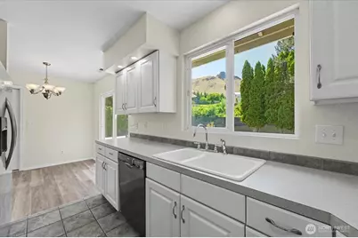 1004 Vista Pl., Wenatchee, WA 98801 - Photo 15