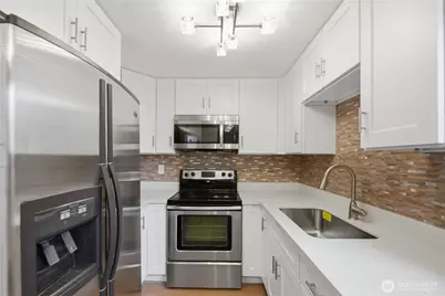 4324 Phinney Avenue N #1, Seattle, WA 98103 - Photo 9