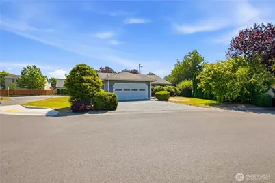 101 Jewell Street, Enumclaw, WA 98022 - Photo 1
