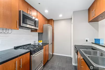 2721 1st Avenue #809, Seattle, WA 98121 - Photo 9