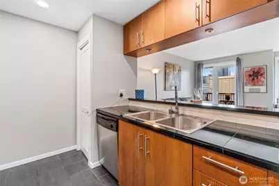 2721 1st Avenue #809, Seattle, WA 98121 - Photo 11