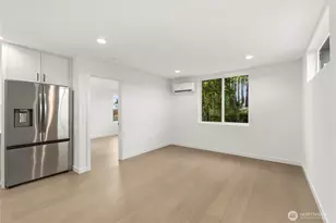 516 N 102nd St, Seattle, WA 98133 - Photo 9