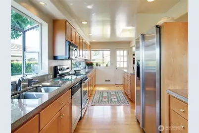 5715 63rd Avenue NE, Seattle, WA 98105 - Photo 11