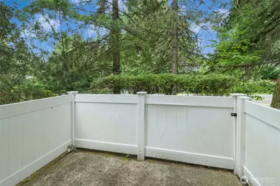 601 12th Avenue NW #E1, Issaquah, WA 98027 - Photo 17