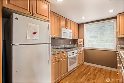 601 W Mercer Place #304, Seattle, WA 98119 - Photo 3