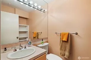 601 W Mercer Pl, Seattle, WA 98119 - Photo 15
