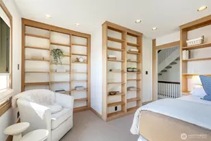 370 Highland Dr, Seattle, WA 98109 - Photo 15