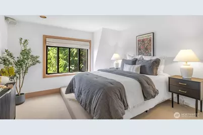 370 Highland Drive, Seattle, WA 98109 - Photo 17