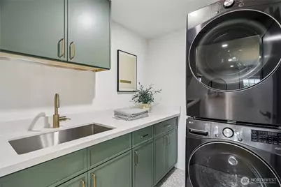 3310 9th Avenue W, Seattle, WA 98119 - Photo 29