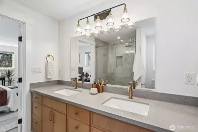 3310 9th Avenue W, Seattle, WA 98119 - Photo 19
