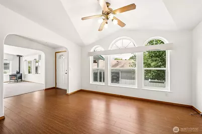 592 NE Saturn Lane, Bremerton, WA 98311 - Photo 5