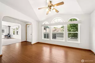 592 NE Saturn Ln, Bremerton, WA 98311 - Photo 5