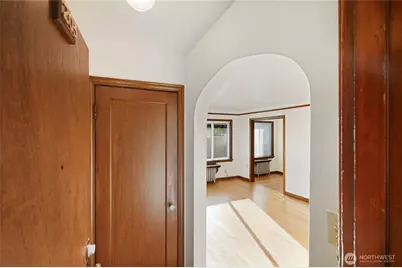 8008 Greenwood Avenue N, Seattle, WA 98103 - Photo 9