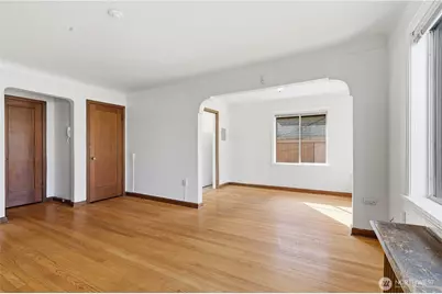 8008 Greenwood Avenue N, Seattle, WA 98103 - Photo 17