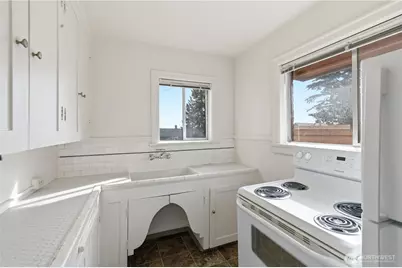8008 Greenwood Avenue N, Seattle, WA 98103 - Photo 19