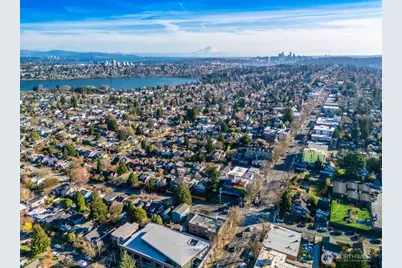 8008 Greenwood Avenue N, Seattle, WA 98103 - Photo 23