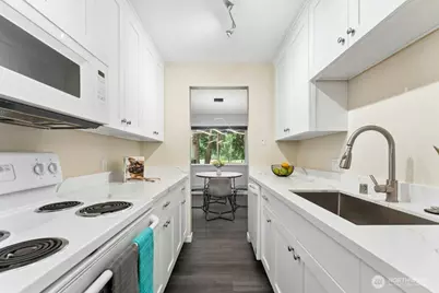 14602 NE 51st Street #D1, Bellevue, WA 98007 - Photo 11