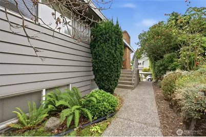 3637 Woodlawn Avenue N, Seattle, WA 98103 - Photo 7