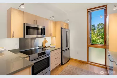 211 Wyatt Way NW #B204, Bainbridge Island, WA 98110 - Photo 15