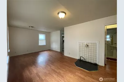 13729 Stone Avenue N, Seattle, WA 98133 - Photo 5
