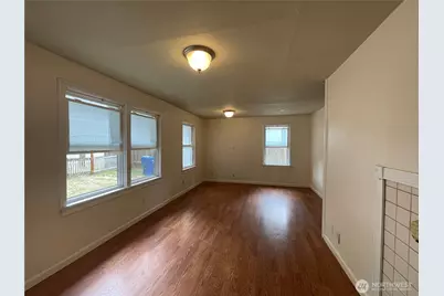 13729 Stone Avenue N, Seattle, WA 98133 - Photo 11
