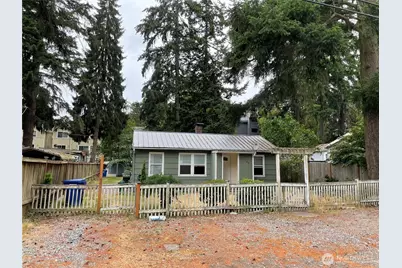 13729 Stone Avenue N, Seattle, WA 98133 - Photo 1