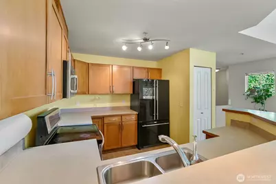 21250 40th Way S #B, SeaTac, WA 98198 - Photo 7