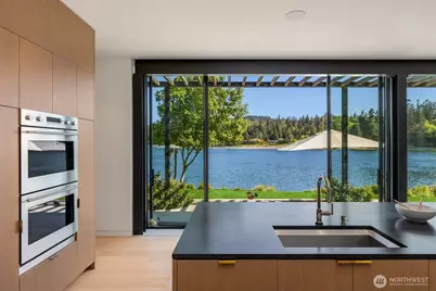 10555 NE Seaborn Road, Bainbridge Island, WA 98110 - Photo 9