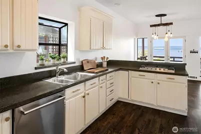 2364 Hobart Avenue SW, Seattle, WA 98116 - Photo 13
