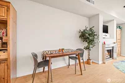 17 W Mercer Street #206, Seattle, WA 98119 - Photo 9