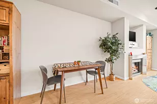 17 W Mercer St, Seattle, WA 98119 - Photo 9