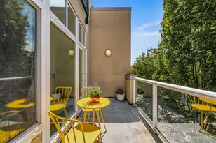 17 W Mercer St, Seattle, WA 98119 - Photo 19