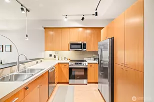 17 W Mercer St, Seattle, WA 98119 - Photo 7