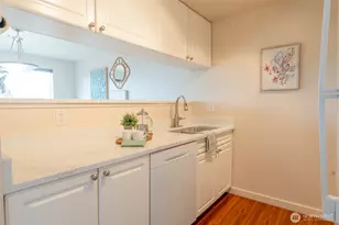 10744 Greenwood Ave N, Seattle, WA 98133 - Photo 11