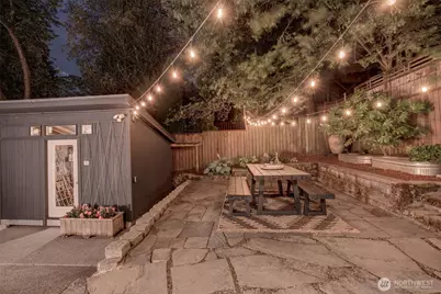 327 NE 55th Street, Seattle, WA 98105 - Photo 35