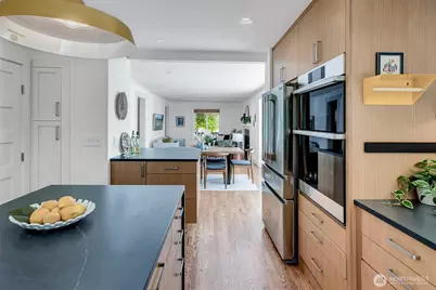 327 NE 55th Street, Seattle, WA 98105 - Photo 17