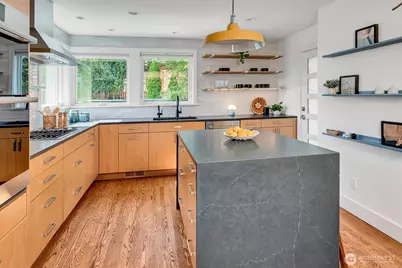 327 NE 55th Street, Seattle, WA 98105 - Photo 13