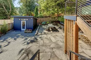 327 NE 55th St, Seattle, WA 98105 - Photo 33