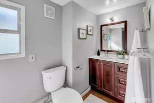 327 NE 55th St, Seattle, WA 98105 - Photo 27