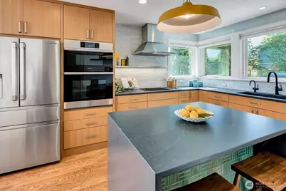 327 NE 55th Street, Seattle, WA 98105 - Photo 15