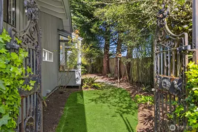 10700 NE Broomgerrie Road, Bainbridge Island, WA 98110 - Photo 29