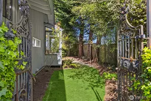 10700 NE Broomgerrie Rd, Bainbridge Island, WA 98110 - Photo 29