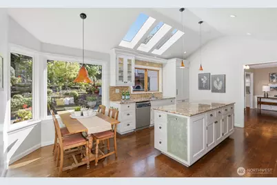 2109 38th Avenue E, Seattle, WA 98112 - Photo 9