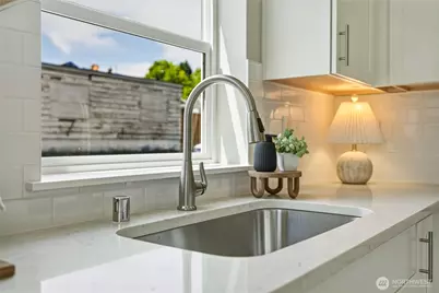 1711 12th Street #B, Everett, WA 98201 - Photo 9