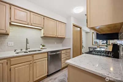 705 N State Street #102, Bellingham, WA 98225 - Photo 13
