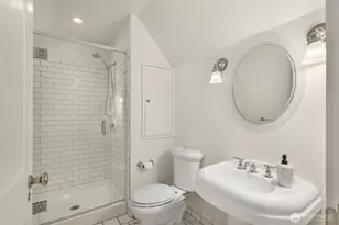 8106 Overlake Dr W, Medina, WA 98039 - Photo 23
