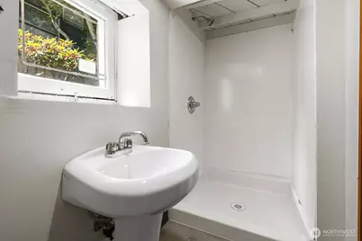2034 Federal Avenue E, Seattle, WA 98102 - Photo 33