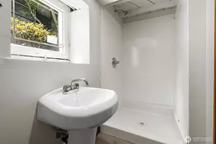 2034 Federal Ave E, Seattle, WA 98102 - Photo 33