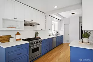 2034 Federal Ave E, Seattle, WA 98102 - Photo 15
